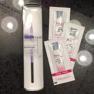 Real Techniques fine liner brush and miracle finish sponge